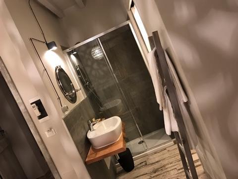 ホテル Rossodivino Cavriago エクステリア 写真