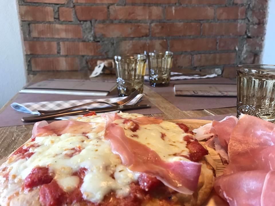 ホテル Rossodivino Cavriago エクステリア 写真