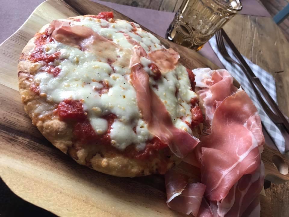 ホテル Rossodivino Cavriago エクステリア 写真